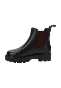 Stivale Chelsea in pelle nera con pannelli elastici, suola in gomma spessa e una linguetta. Presenta una finitura liscia e un accento bordeaux sui lati.
