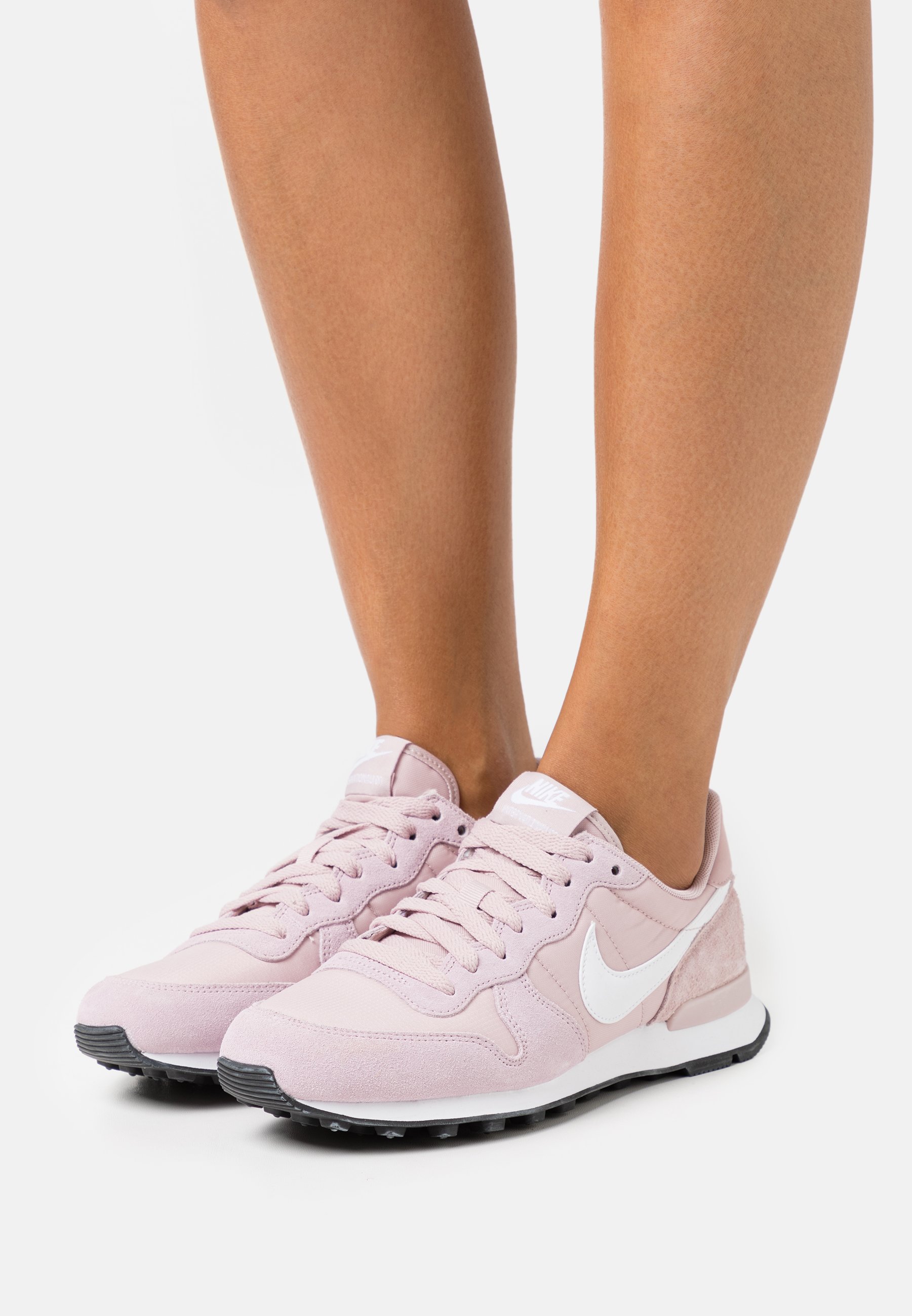 Stroomopwaarts maniac beginnen Nike Sportswear NIKE INTERNATIONALIST DAMENSCHUH - Trainers -  champagne/white/black/light pink - Zalando.co.uk