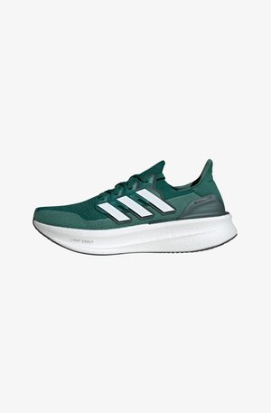 Zielone buty sportowe z plecioną cholewką, białym trójpaskiem, lekką amortyzacją i teksturowaną gumową podeszwą.