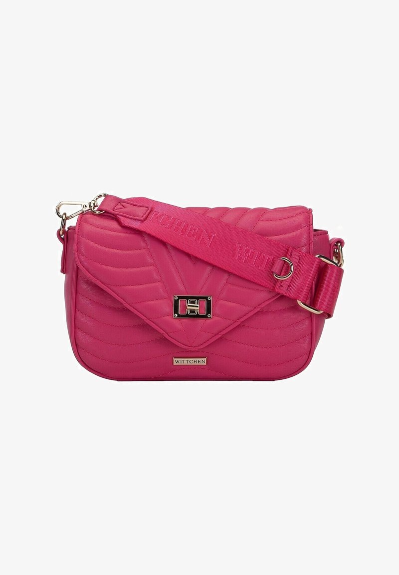 Sac bandoulière matelassé rose avec sangle ajustable, fermoir argenté et étiquette de marque "WITTCHEN" sur le rabat avant.
