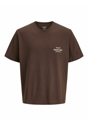 T-shirt marron à manches courtes et col rond avec un petit logo texte blanc sur la poitrine gauche indiquant "Originals Studio."