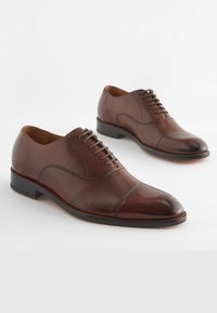Next SIGNATURE OXFORD TOE CAP STANDARD - Elegantní šněrovací boty - tan brown