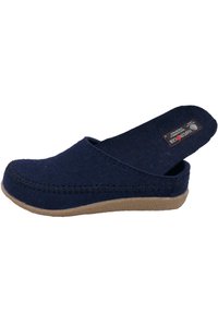 Marineblaue Filzpantoffeln mit abgerundeter Zehenpartie, im Slip-On-Design und einer genähten Akzentlinie entlang der oberen Kante. Gummisohle für Grip und Komfort.