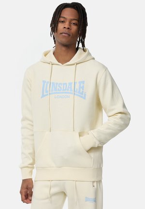 Kremowa bluza z kapturem, z przednią kieszenią, z niebieskim logo "LONSDALE LONDON". Wykonana z miękkiego materiału, o luźnym kroju z sznurkami przy kapturem.