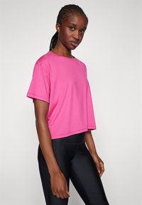 Under Armour MOTION - T-skjorte til trening - astro pink/black