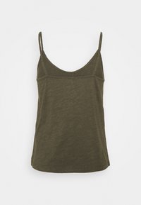 Canottiera verde oliva con sottili spalline regolabili, scollo arrotondato e vestibilità comoda. Realizzata in tessuto morbido, leggero con una lieve texture.