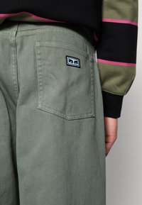Obey Clothing BIGWIG BAGGY - Vrećaste traperice - laurel wreath