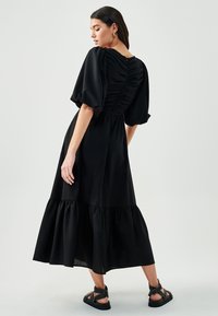 ST MRLO LUCA TIERED  - Dnevna haljina - Black