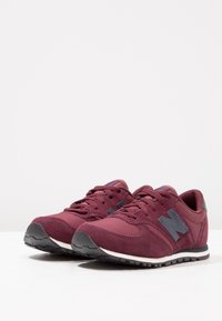 New Balance Tenisky - burgundy
