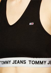 Tommy Jeans SUPER CROP V LOGO WAISTAND - Top - black