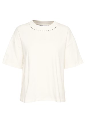 Fehér pamut póló kerek nyakkivágással és rövid ujjakkal. Az nyakrészen ezüst szegecsek díszítik. Puha tapintású és laza fazonú.