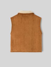 Veste sans manches marron avec un col doux et pelucheux. Présente une texture lisse et des lignes épurées, mettant en avant un design minimaliste sans ornements.