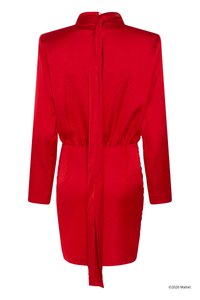 Φωτεινό κόκκινο μίνι φόρεμα με μακριά μανίκια, ψηλό λαιμό, ζωνάρι στη μέση και μακρύ κάθετο υφασμάτινο κορδόνι στην πλάτη.