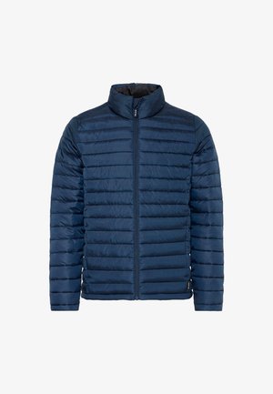 Giubbotto imbottito blu navy con texture a cuciture verticali, collo alto, chiusura con zip e due tasche laterali. Design leggero e isolato.