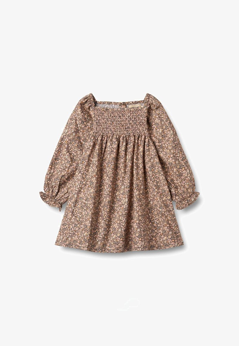 Cvjetna haljina s dugim napuhanim rukavima, kvadratnim izrezom i smokiranim korzetom. Smeđa tkanina sadrži male višebojne uzorke cvjetova.