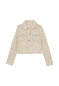 Béžová pletená krátka bunda s dlhými rukávmi, zapínanie na gombíky vpredu, dve náprsné vrecká s klopou a golierom, položená na bielom pozadí.