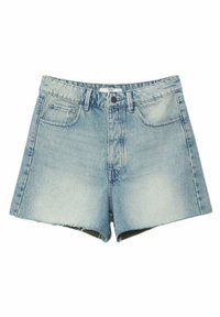 Shorts en denim bleu clair avec poches avant, passants de ceinture, fermeture à bouton et bords effilochés.