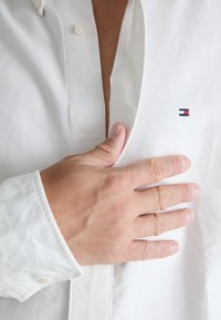 Tommy Hilfiger SOLID HERITAGE - Skjorter - opthic white