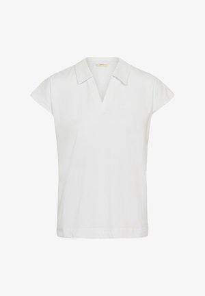 Polo blanc à manches courtes avec col en V et col, en tissu léger, présenté sur un fond blanc uni.