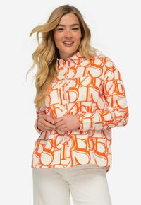 Camicia a maniche lunghe con bottoni, caratterizzata da un audace motivo grafico arancione e bianco, con colletto e vestibilità sagomata.