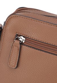 Gerry Weber TALK DIFFERENT  - Taška s příčným popruhem - rawhide