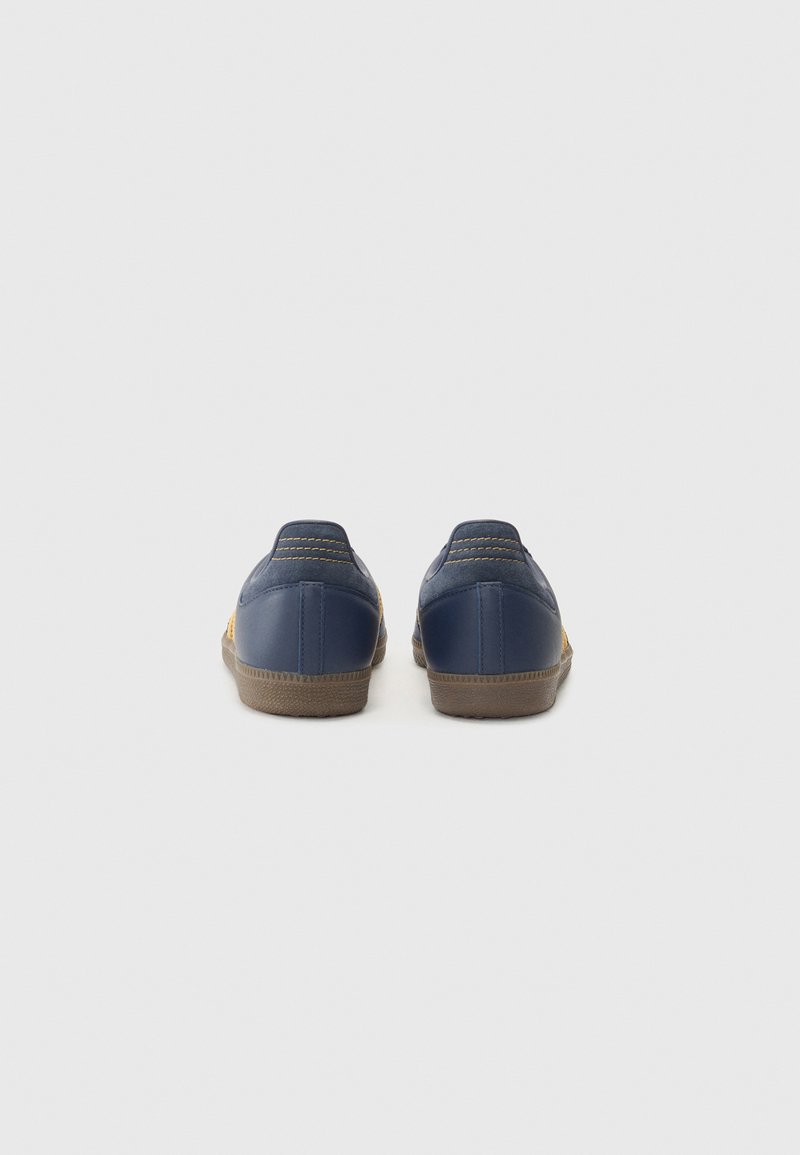 adidas Originals SAMBA OG UNISEX - Trainers - shadow navy/golden  beige/gum/dark blue - Zalando