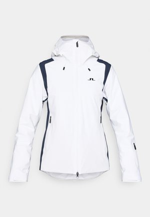 Vit vattentät jacka med marinblå accenter på axlarna. Har en huva, frontdragkedja och två sidofickor. Slät textur, lätt design.