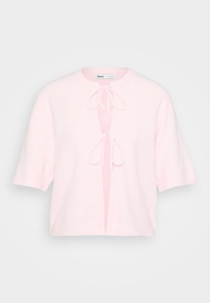 Kardigan s kratkim rukavima u mekanoj ružičastoj pletenini s okruglim izrezom i dvije prednje vrpce. Ima opušteni kroj i otvoreni prednji dio.