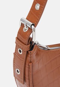 Vero Moda VMKYRA SHOULDER BAG - Borsa a mano - cognac