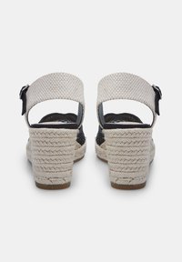 Bata Scarpe con plateau - nero