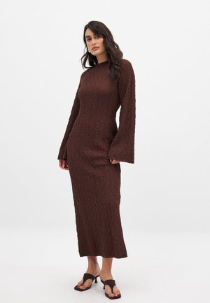 STRUCTURED OPEN BACK - Maxiklänning - brown