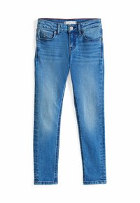 Jeans de mezclilla azul con corte ajustado, diseño de cinco bolsillos, cierre frontal con cremallera y botón, y un leve desvanecimiento en las piernas.