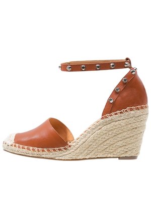 Plateaupumps - cognac