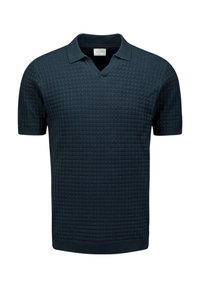 Donkerblauw kortarm polo shirt met een getextureerd ruitpatroon, V-hals ontwerp en ribbelkraag en -manchetten. Gemaakt van een lichtgewicht stof.