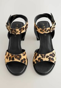Unselected, leopard