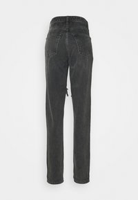 Musta farkut korkealla vyötäröllä, suora lahje ja kaksi takataskua. Alahousuosassa on korjattu yksityiskohta.