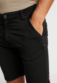 Alpha Industries KEROSENE - Shorts - black