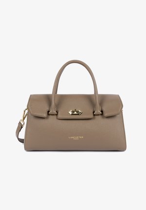 Sac à main en cuir taupe avec un design structuré. Doté d'un fermoir en métal doré et d'un logo embossé. Comprend des poignées doubles et une bandoulière amovible.