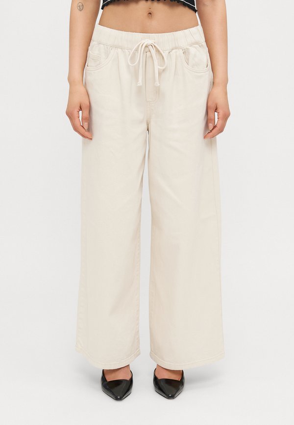 VMVALERIA STRING - Flared Jeans - ecru