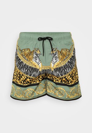 Shorts verts avec des motifs imprimés tigre et animaux. Comprend un cordon noir, des accents dorés et un motif texturé à l'ourlet.