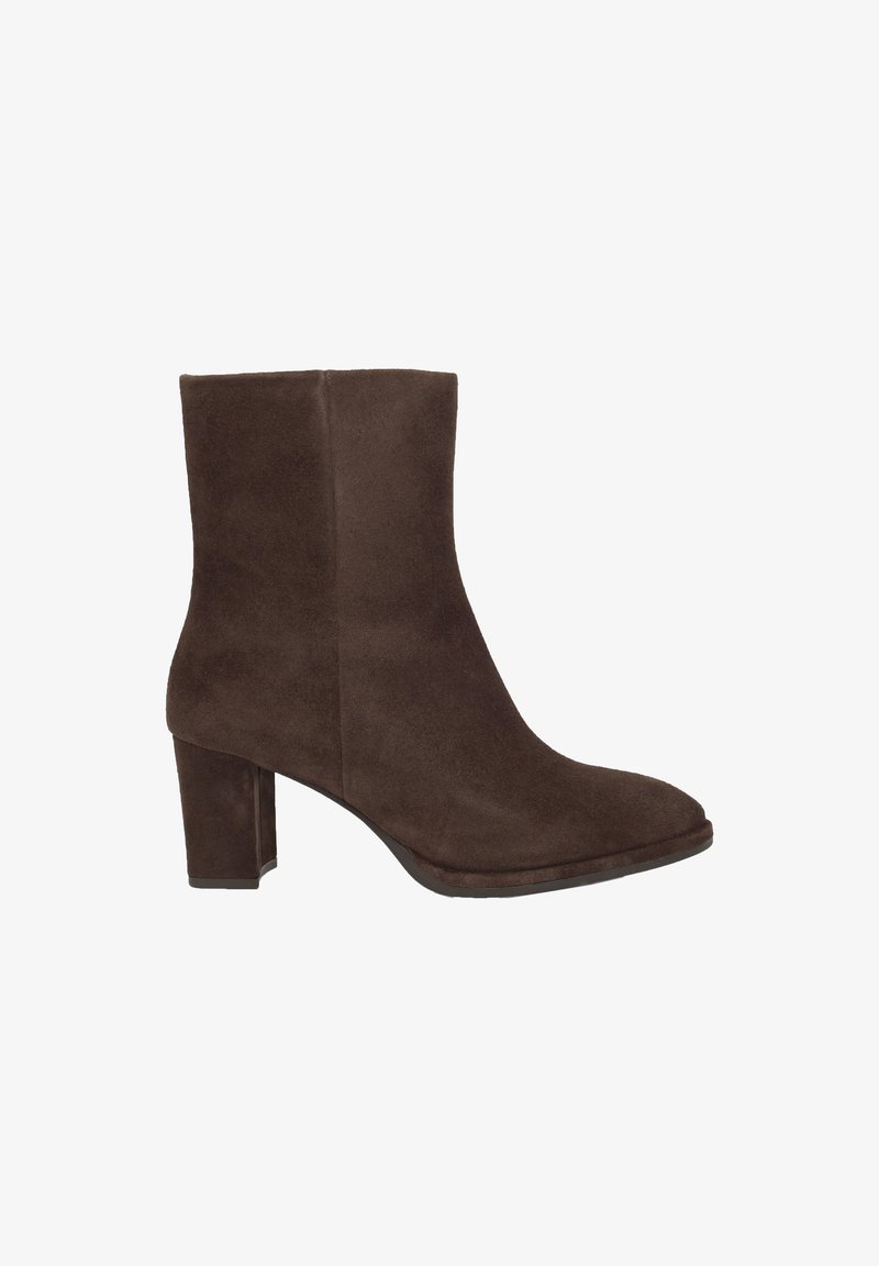 Braune Wildleder-Ankle-Boots mit schmal zulaufender Spitze und Blockabsatz. Glatte Textur und nahtloses Design ohne sichtbare Beschläge oder Akzente.