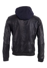 Schwarze Lederjacke mit einer navyblauen Kapuze, elastischen Bündchen und einem Saum. Sie zeichnet sich durch eine glatte Textur und einfache Nähte auf dem Rücken aus.
