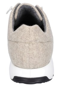 Beige Filz-Sneaker mit grauem Innenfutter, runder Ferse und weißer Sohle mit schwarzen Akzenten. Mit Kordelzugverschluss auf der Rückseite.