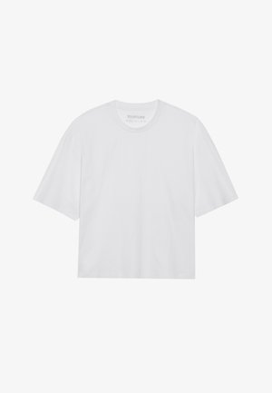 Biała koszulka z krótkim rękawem, wykonana z miękkiego materiału, z okrągłym dekoltem i prostym wykończeniem dołu, bez dodatkowych wzorów czy akcentów.