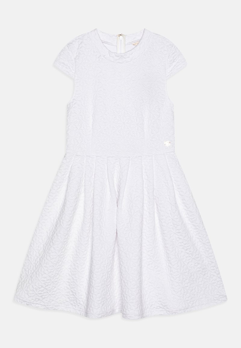 Robe blanche à manches courtes avec un motif texturé, une jupe évasée et une fermeture éclair à l'arrière. Rehaussée d'un petit logo sur le côté.