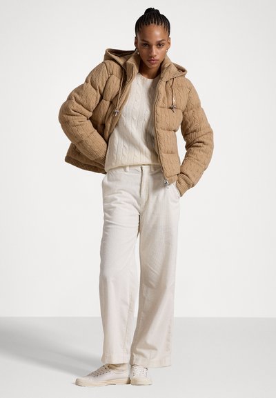 Polo Ralph Lauren CABLE KNIT HOODED DOWN COAT - Páperová bunda - collection camel