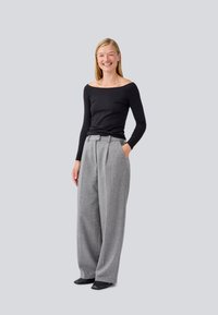 Modström TANSY - Pikkade varrukatega topp - black