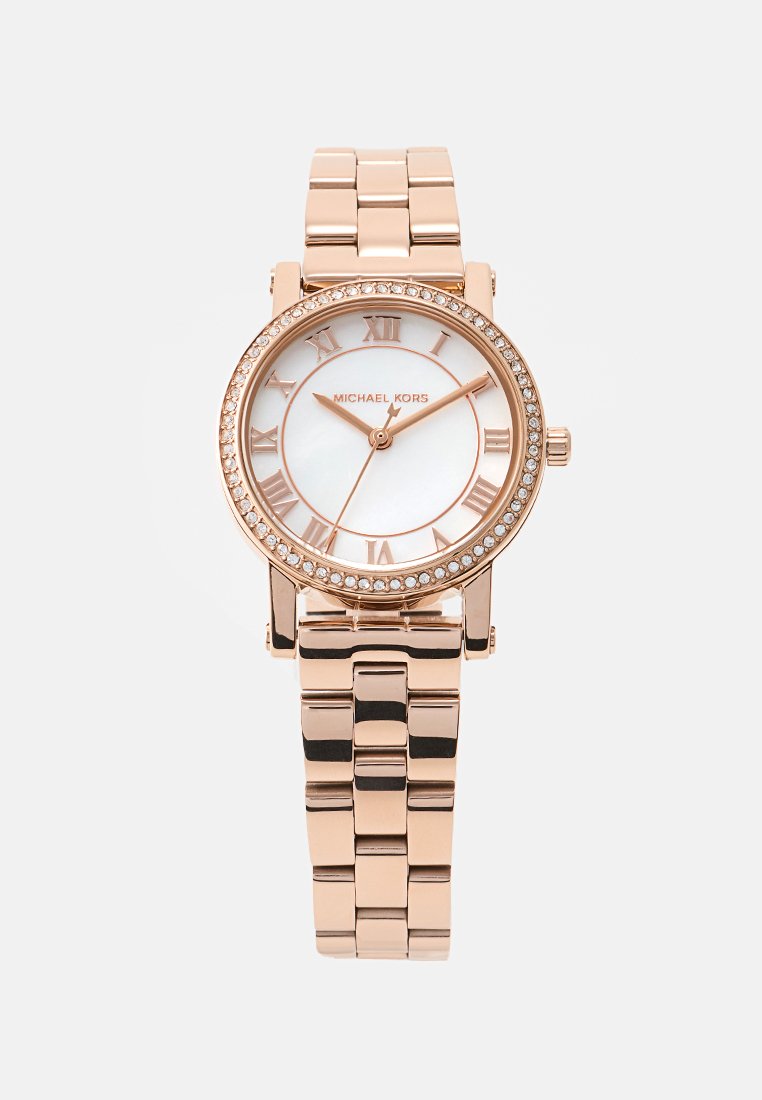 Montre-bracelet en or rose avec un cadran rond en nacre, des chiffres romains et des accents en cristal. Présente un design de bracelet en métal lié.