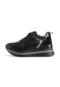 Sneaker nero con piattaforma, lacci anteriori, zip laterale, texture in mesh misto e pelle, e un occhiello sul tallone.