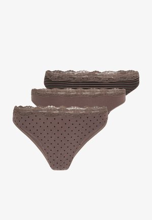 Drei Sets Damenunterwäsche in Braun, mit gepunkteten und gestreiften Mustern, aus weichem Stoff und mit Spitzendetails am Taillenbund.